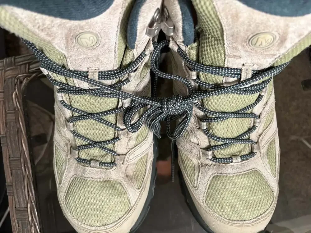 Merrell Mens Moab 3 Mid Gore-Tex Waterproof Hiking Boots